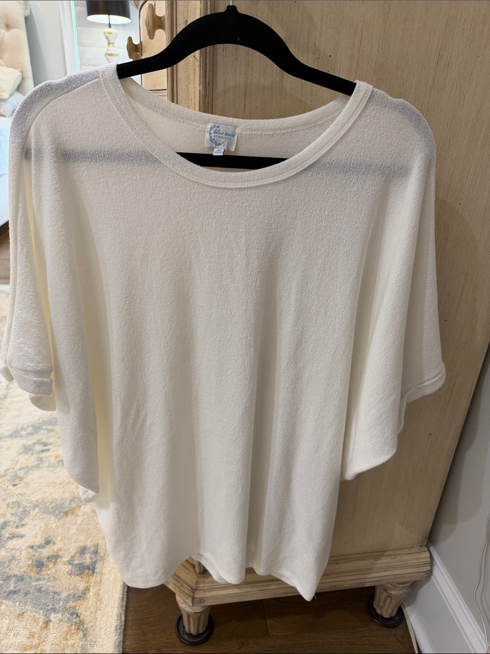 Francesca's Collections Cream Short-Sleeve Crew Tee